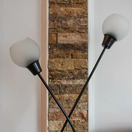 Victoria - Excellent Choice - Near Center