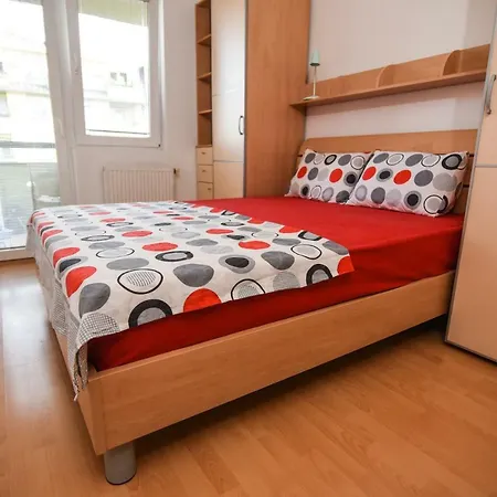 Victoria - Excellent Choice - Near Center *