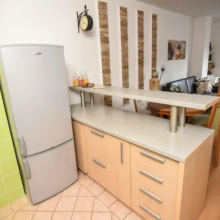 Victoria - Excellent Choice - Near Center