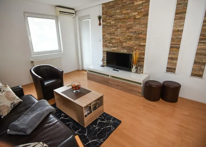 Victoria - Excellent Choice - Near Center *