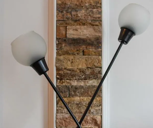 Victoria - Excellent Choice - Near Center