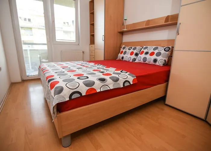 Victoria - Excellent Choice - Near Center *