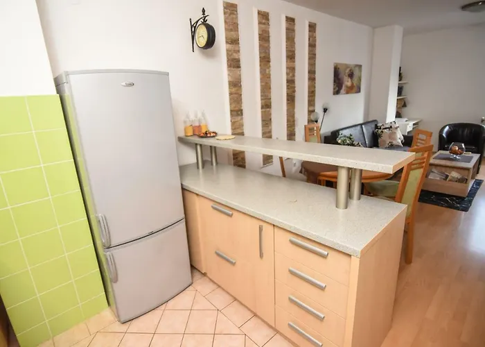 Victoria - Excellent Choice - Near Center