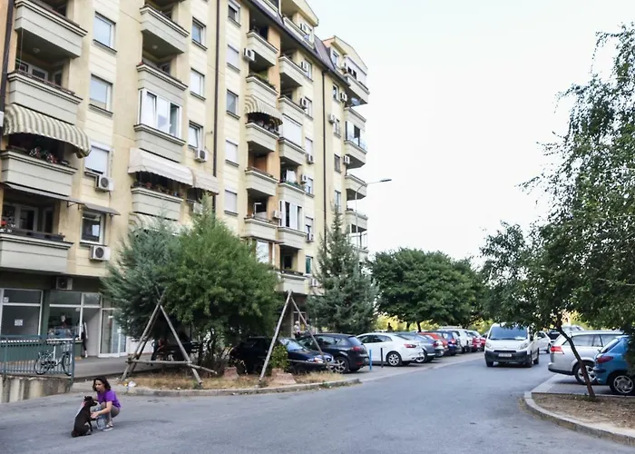 Victoria - Excellent Choice - Near Center *